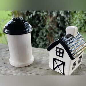 Farmhouse salt and pepper shaker set. Barn and silo rustic country.